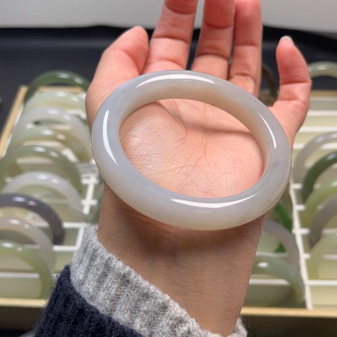 和田玉未镶嵌手镯55圈