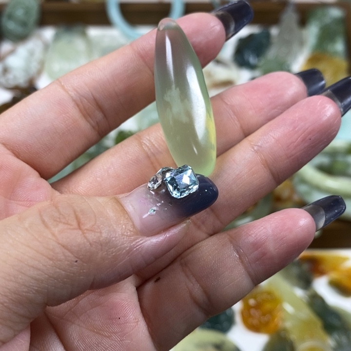 未镶嵌蛇纹石玉吊坠