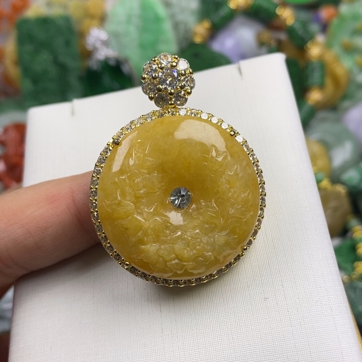 翡翠未镶嵌吊坠(赠链)