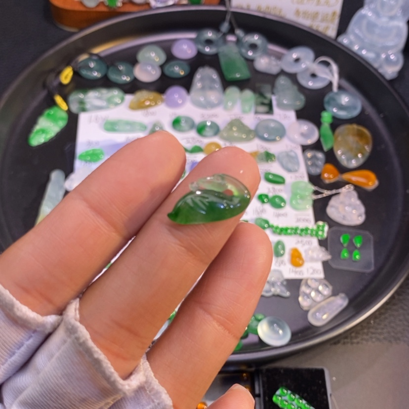 【闪购商品】翡翠挂件未镶嵌鹅