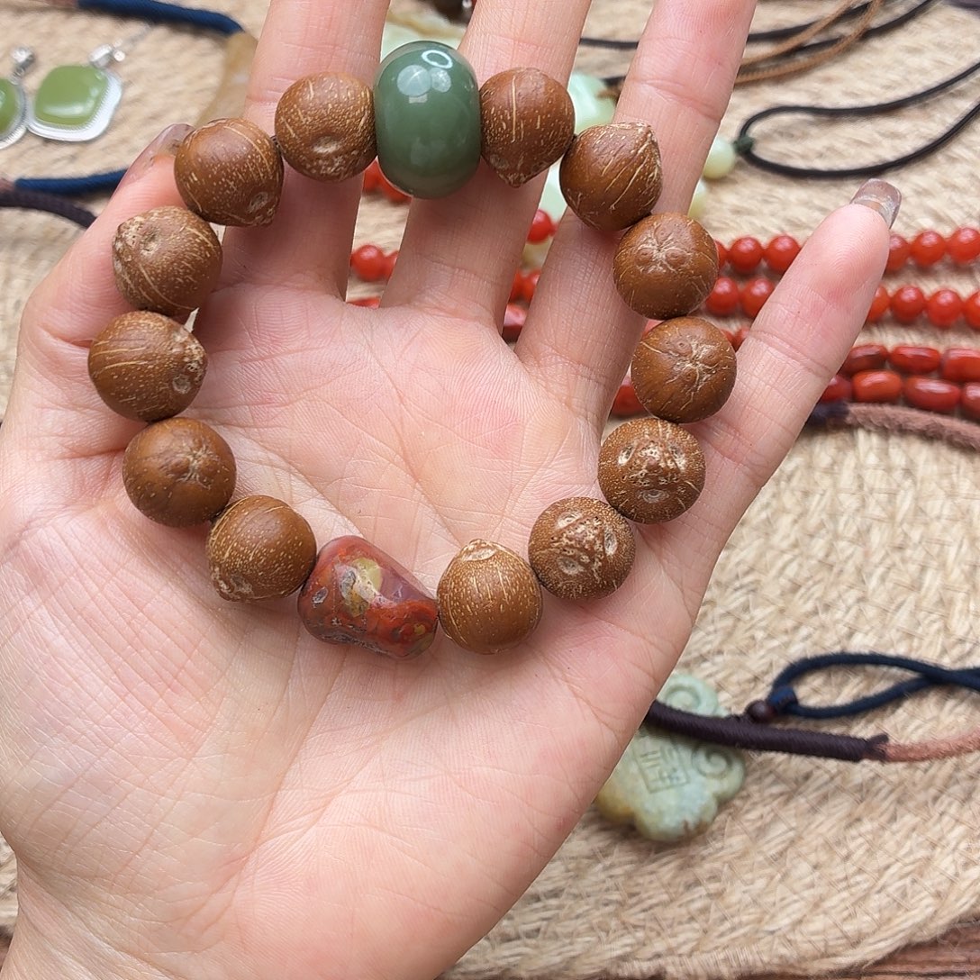 万***g和田玉未镶嵌颈饰