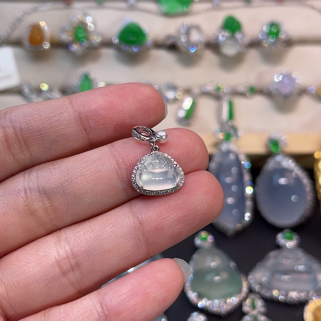 翡翠吊坠(不含链)18K金镶嵌佛公