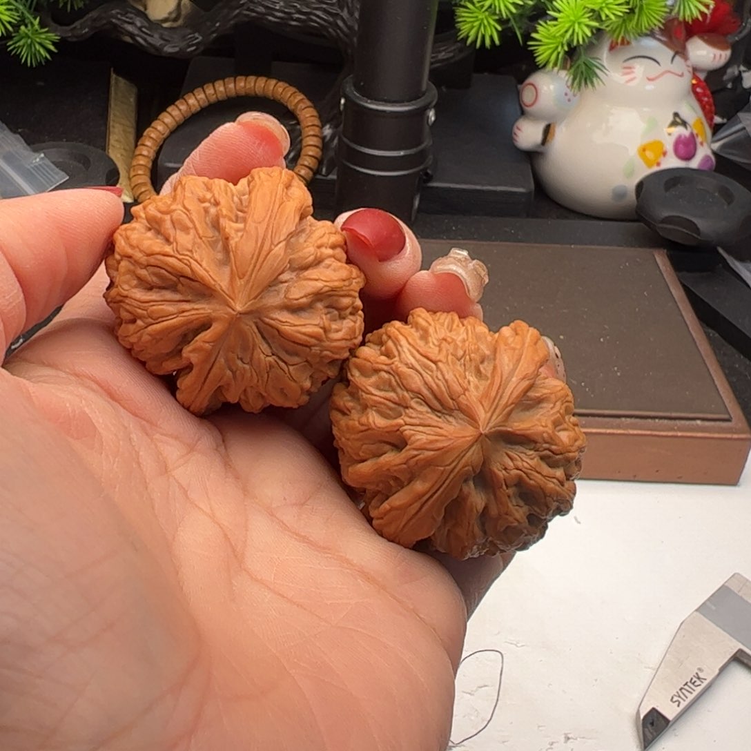 文玩核桃吊坠滢红锦鲤41
