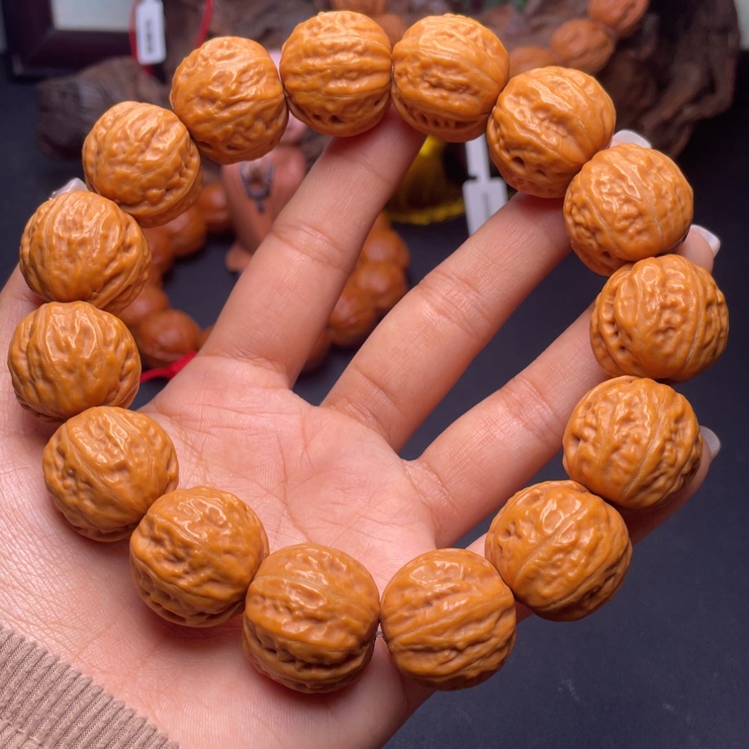 文玩核桃吊坠大足球