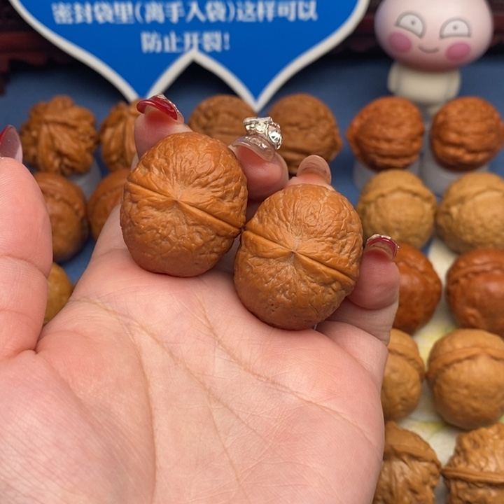 文玩核桃把件恶**子福瓜元宝