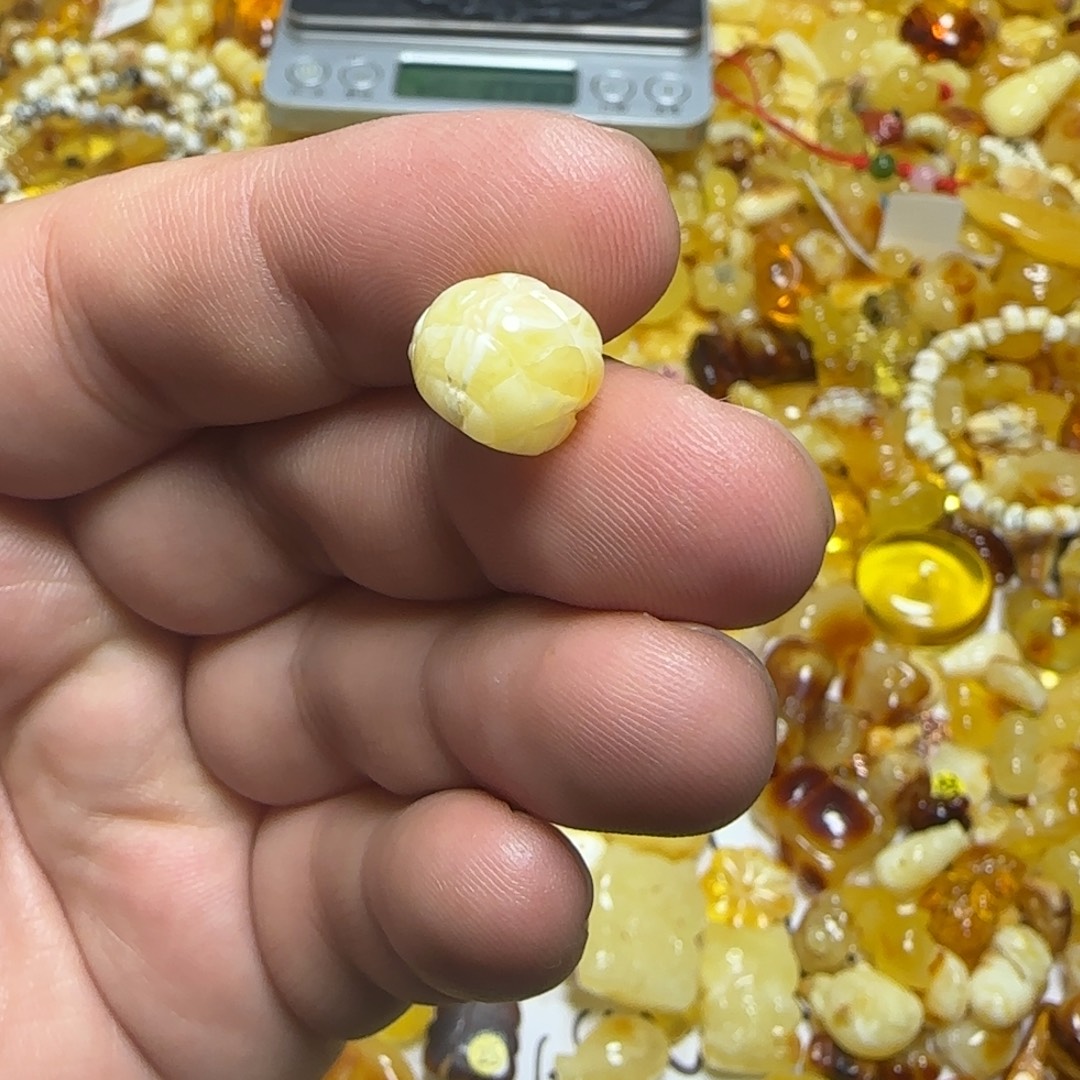 琥珀未镶嵌裸石0.77了