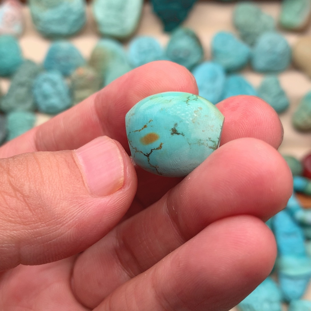 绿松石未镶嵌颈饰