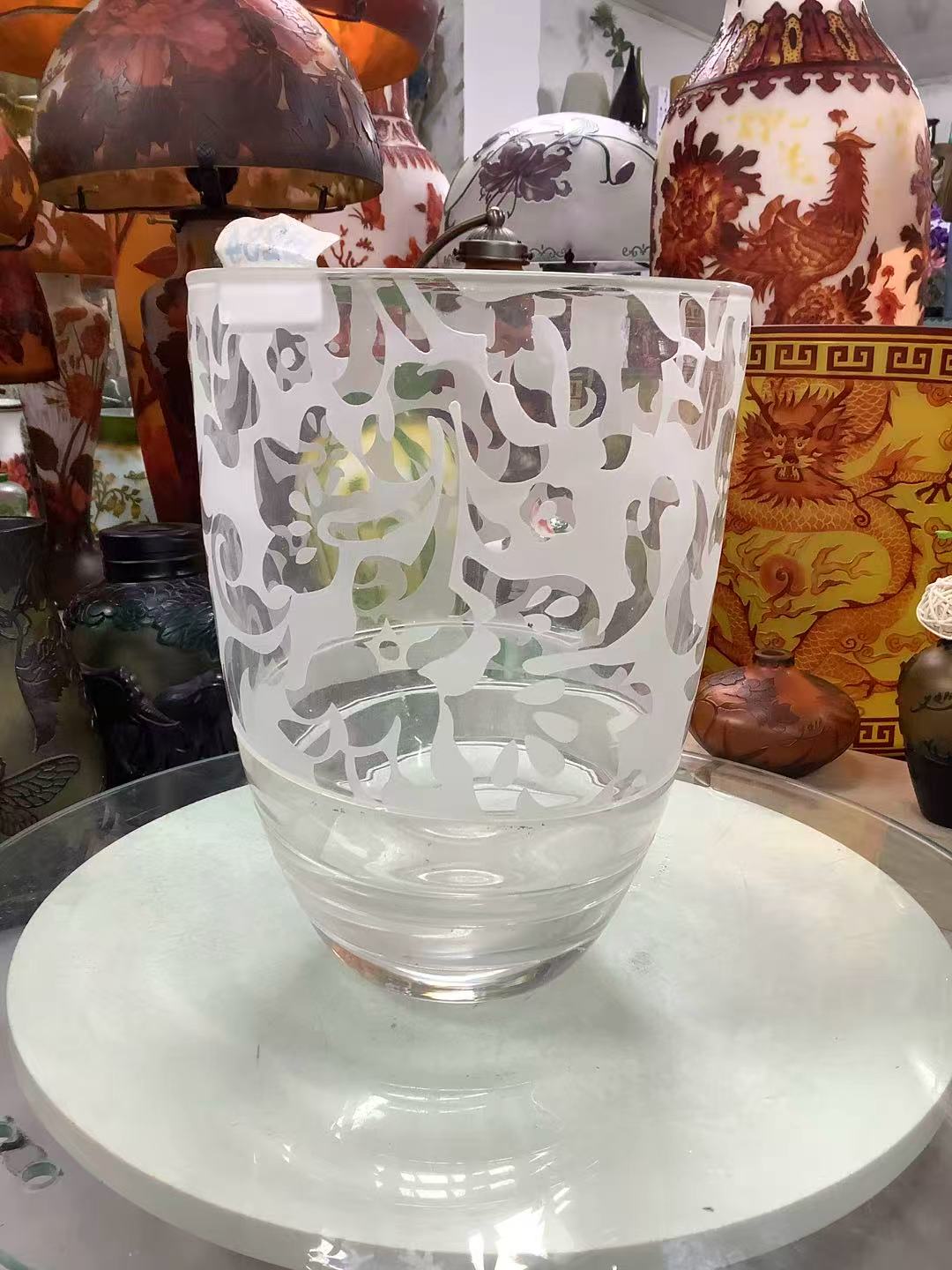 白色雕花手工花瓶 直径17.5 高22.5