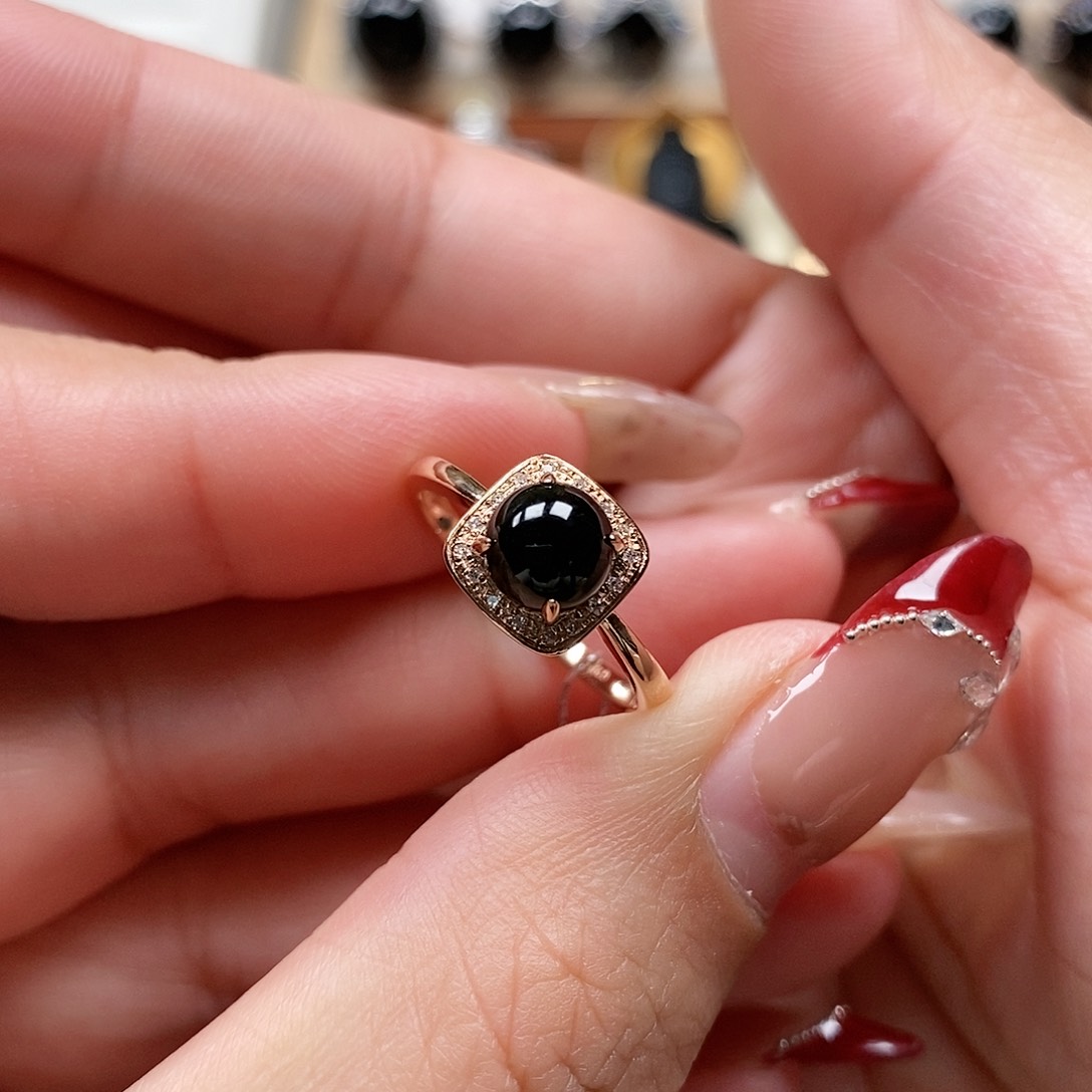 翡翠戒指18K金镶嵌墨翠