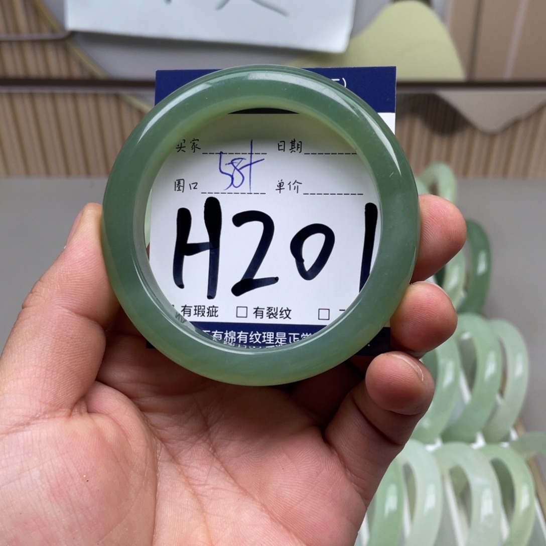 岫玉手镯手镯未镶嵌