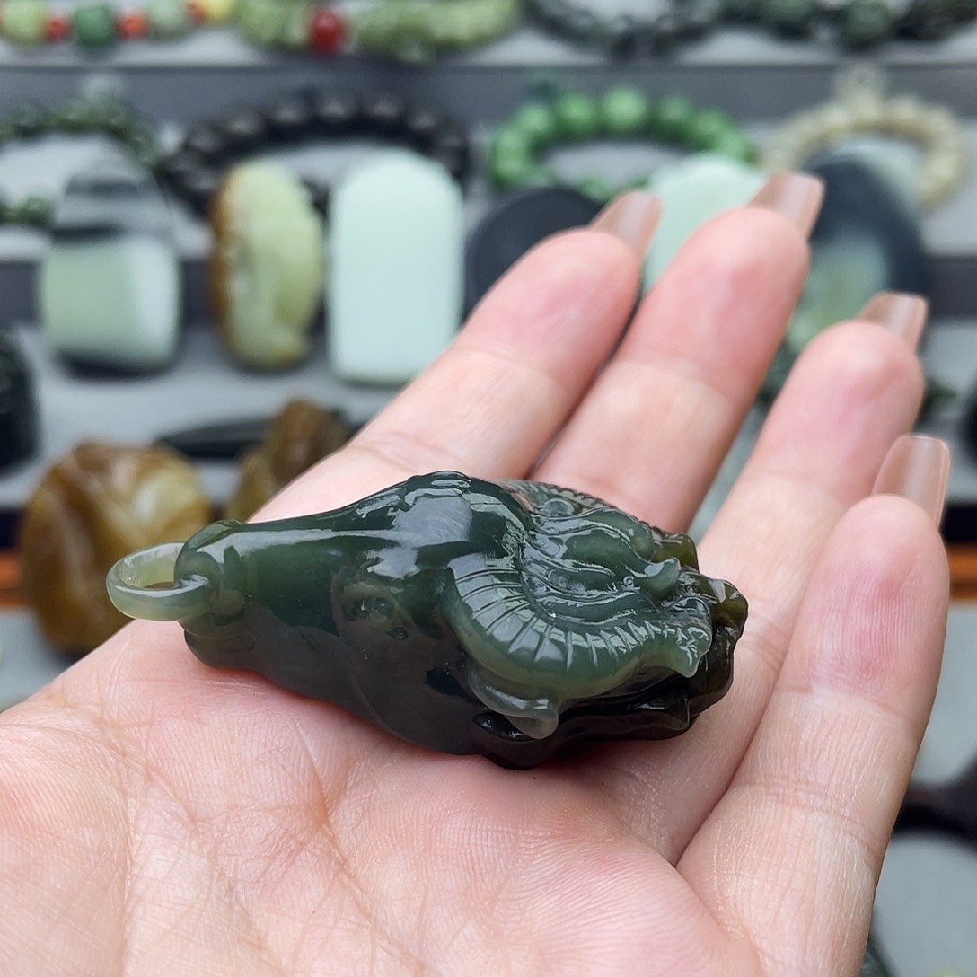 颈饰未镶嵌和田玉