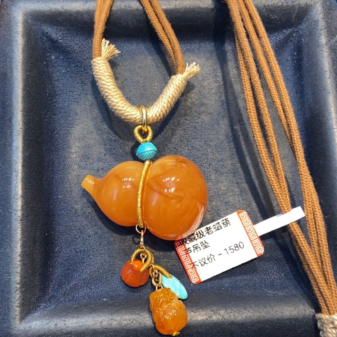 琥珀未镶嵌颈饰蜜蜡