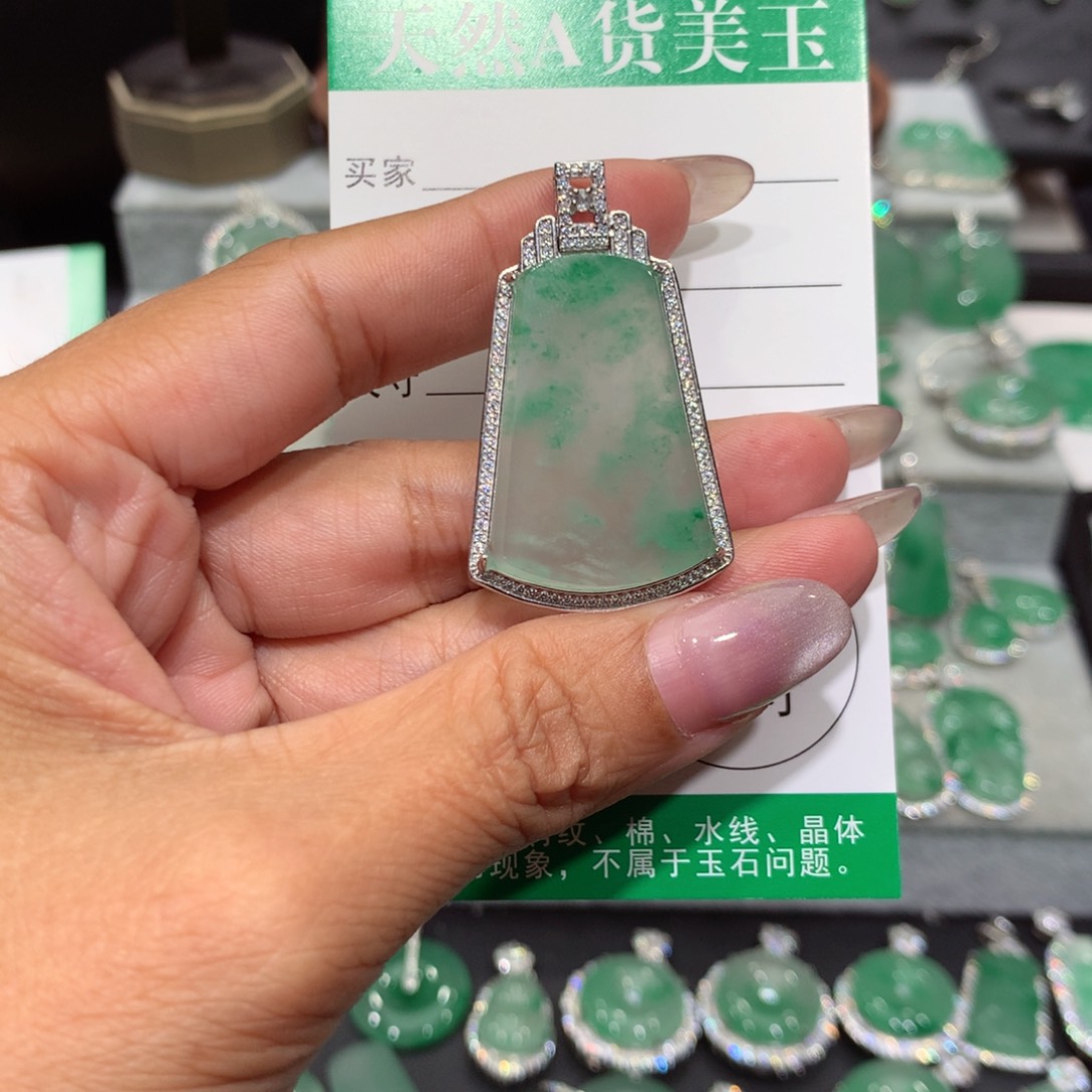 颈饰银S925镶嵌石英质玉（非洲翠）