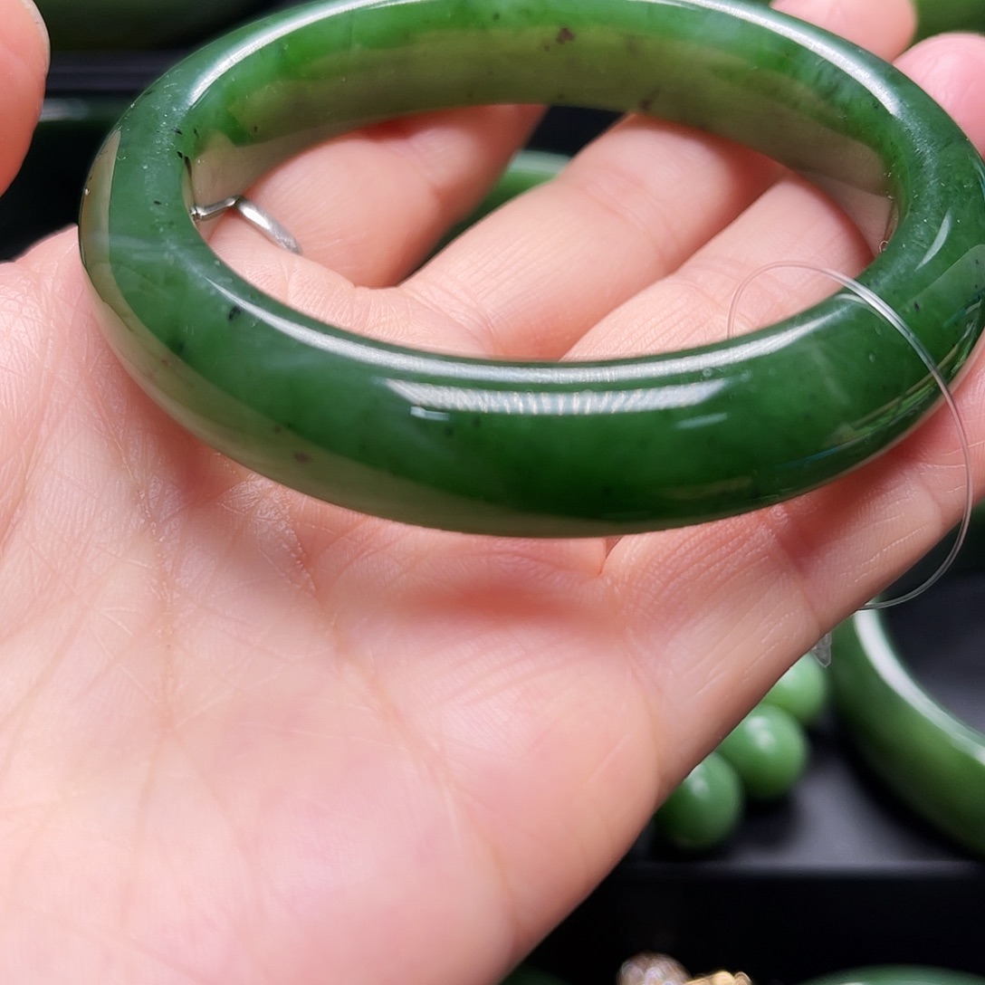 和田玉（碧玉）未镶嵌手镯