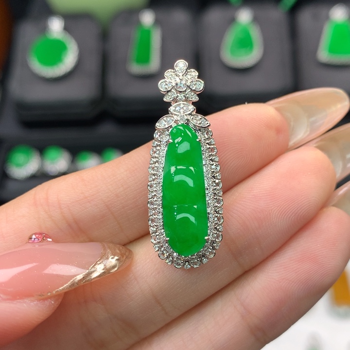 翡翠吊坠(不含链)18K金镶嵌