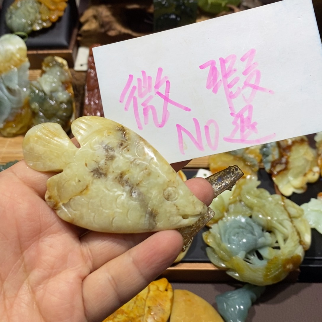 蛇纹石玉颈饰未镶嵌