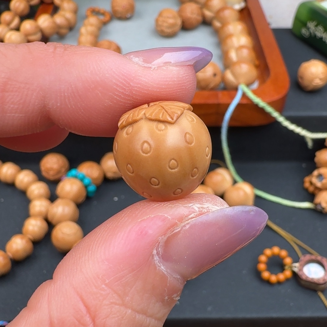 猴头核桃吊坠草莓单粒