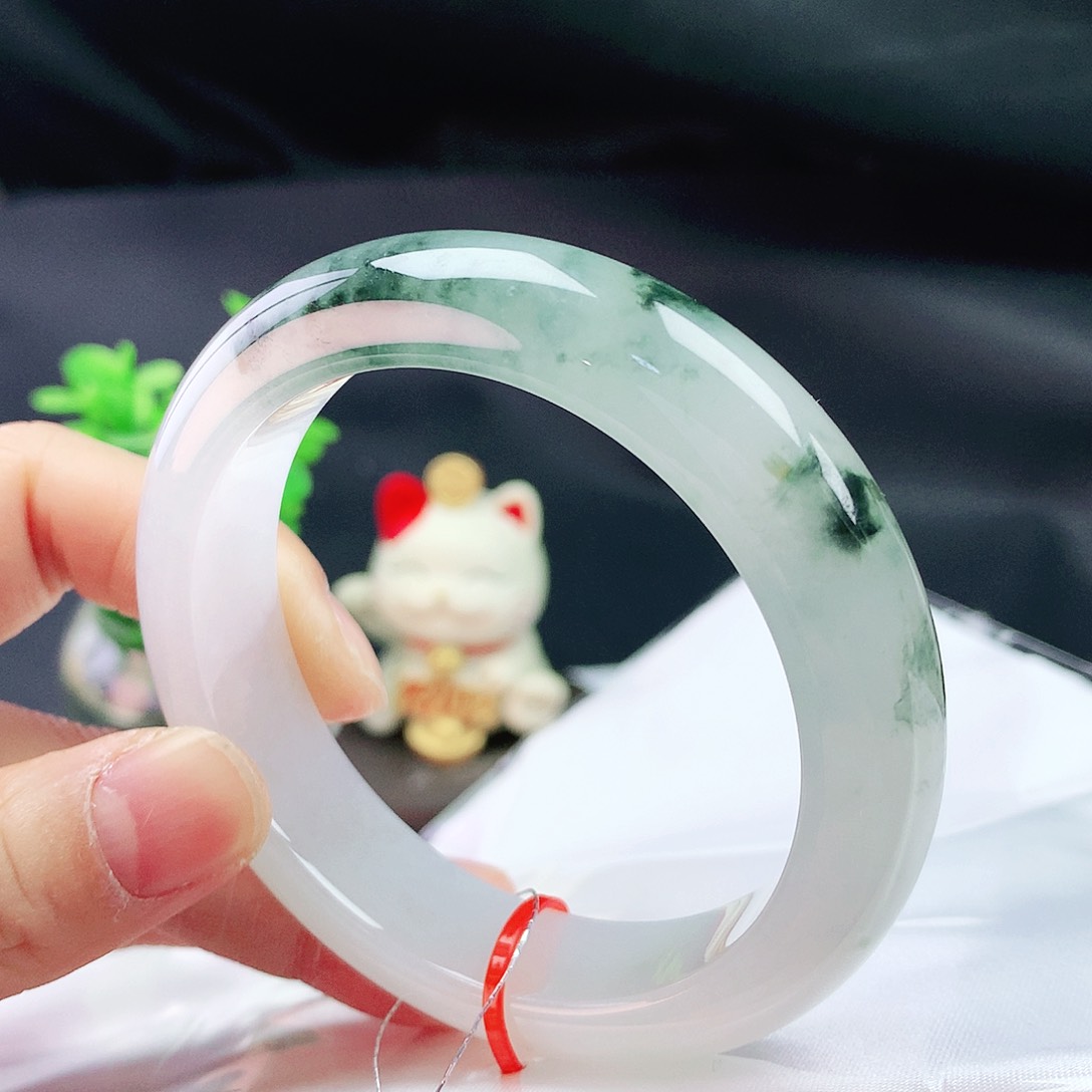 翡翠手镯未镶嵌55+轮胎