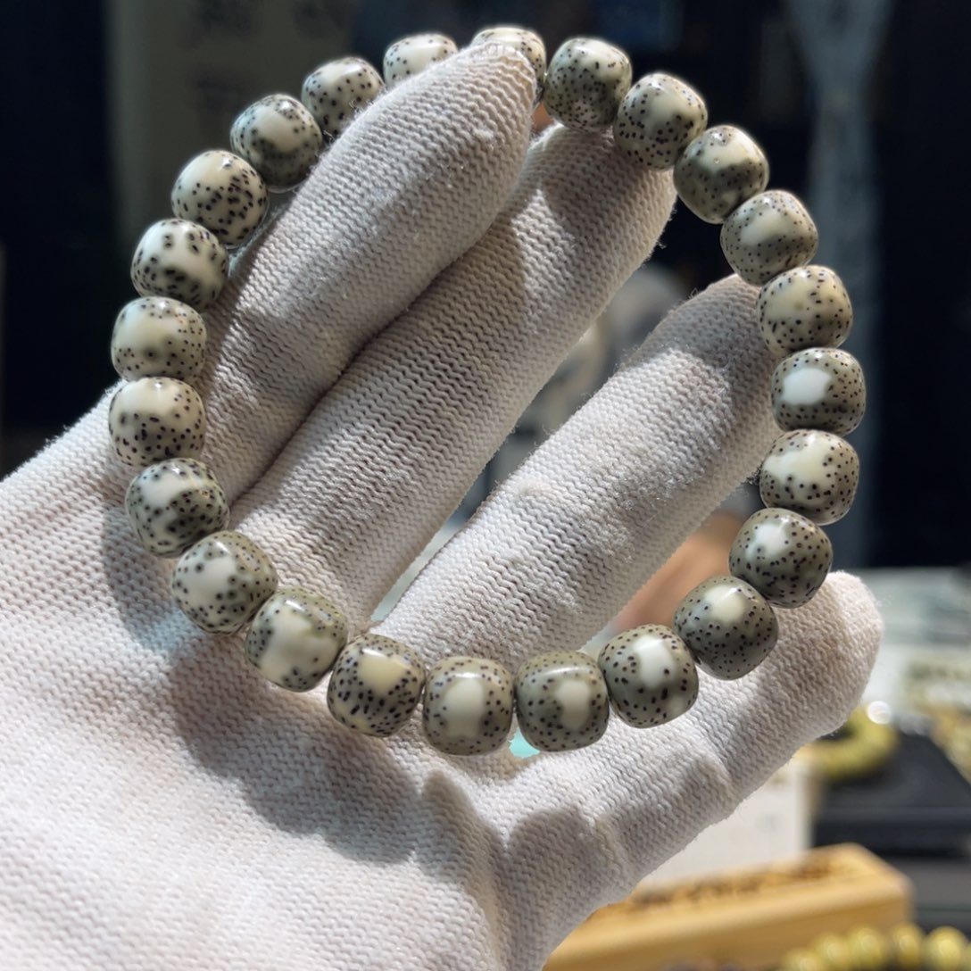 星月菩提手串绿包白