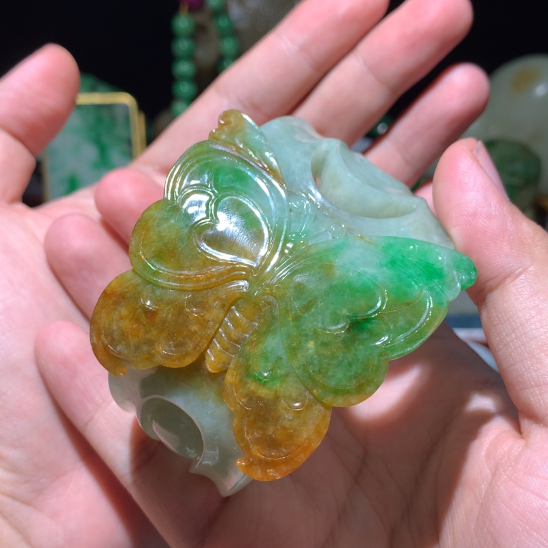 翡翠挂件未镶嵌征*