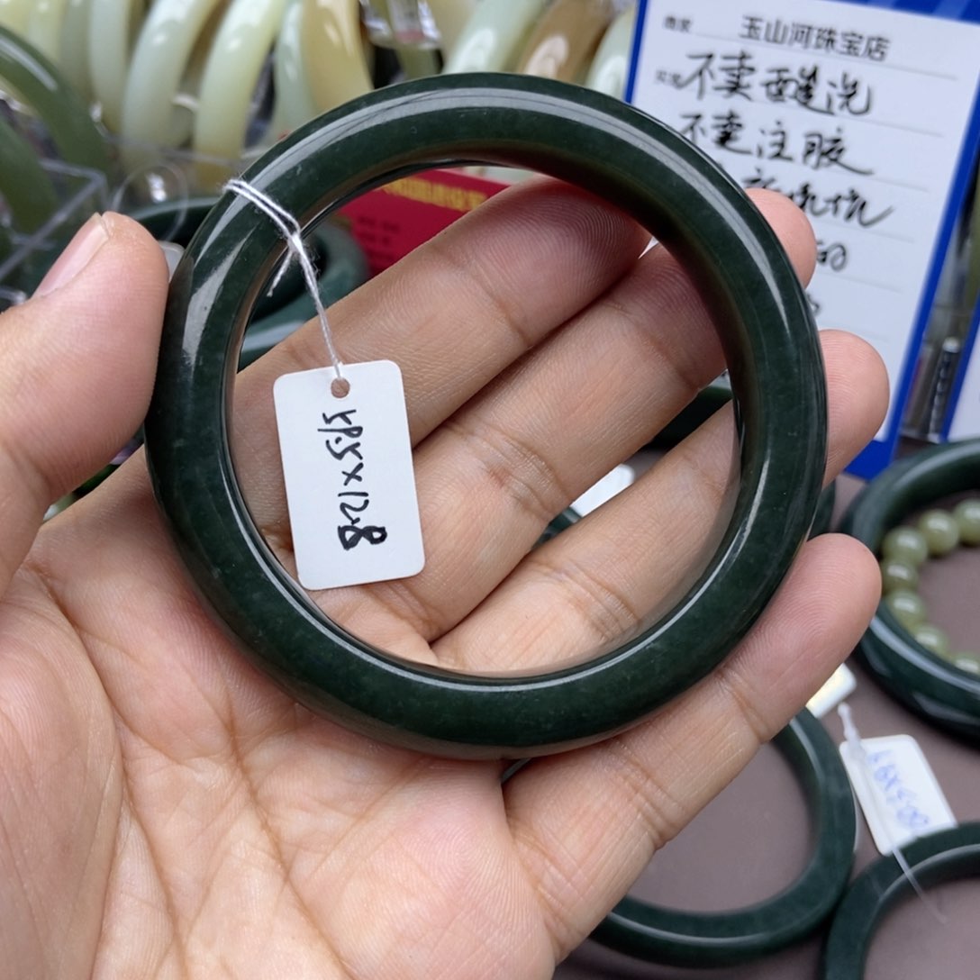 和田玉手镯未镶嵌安*