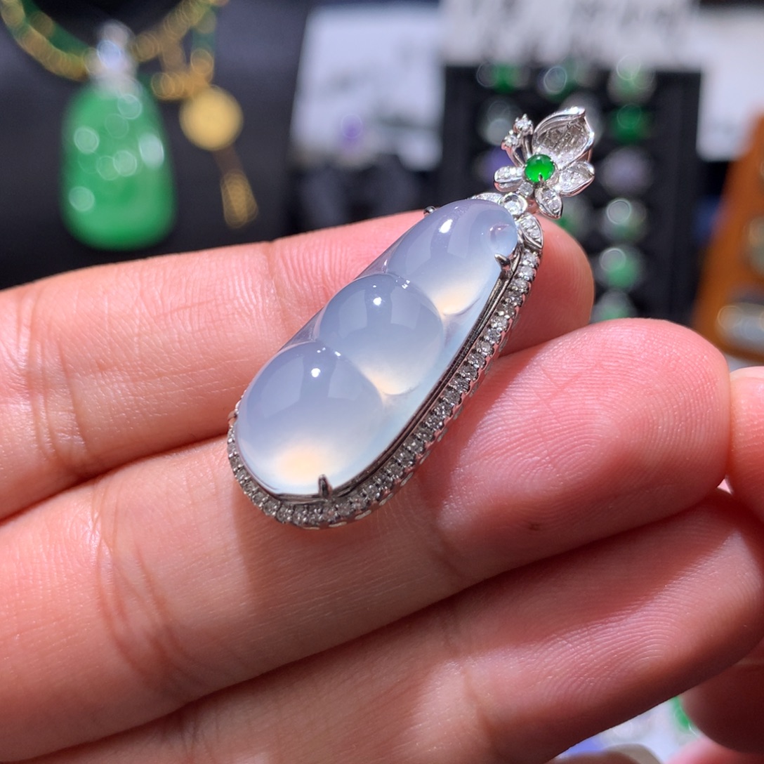 翡翠18K金镶嵌吊坠(赠链)