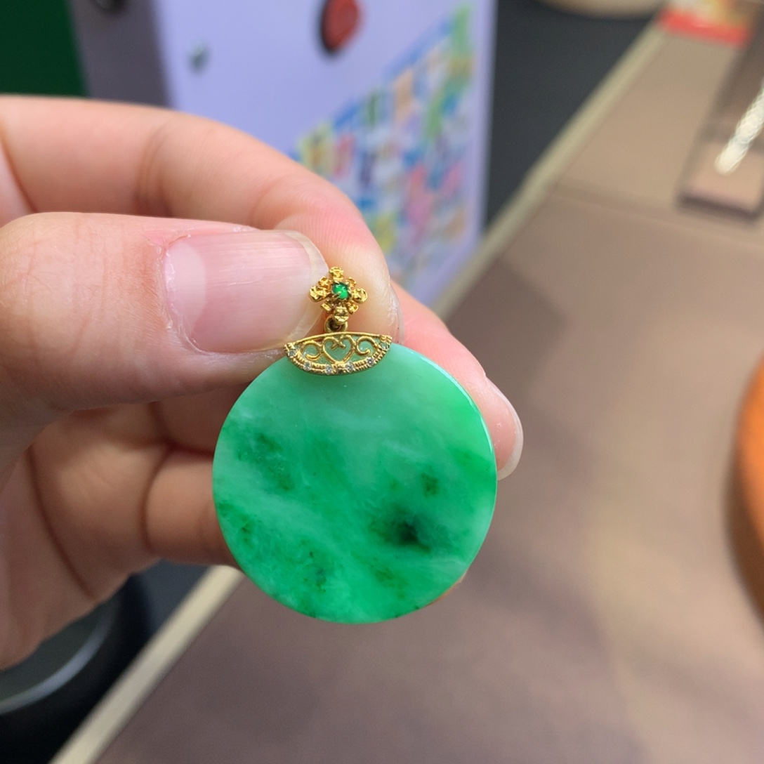 翡翠18K金镶嵌颈饰翡翠