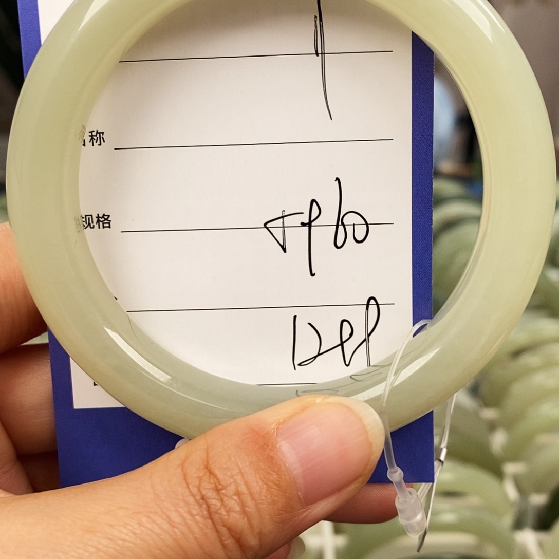 和田玉未镶嵌手镯微色差11