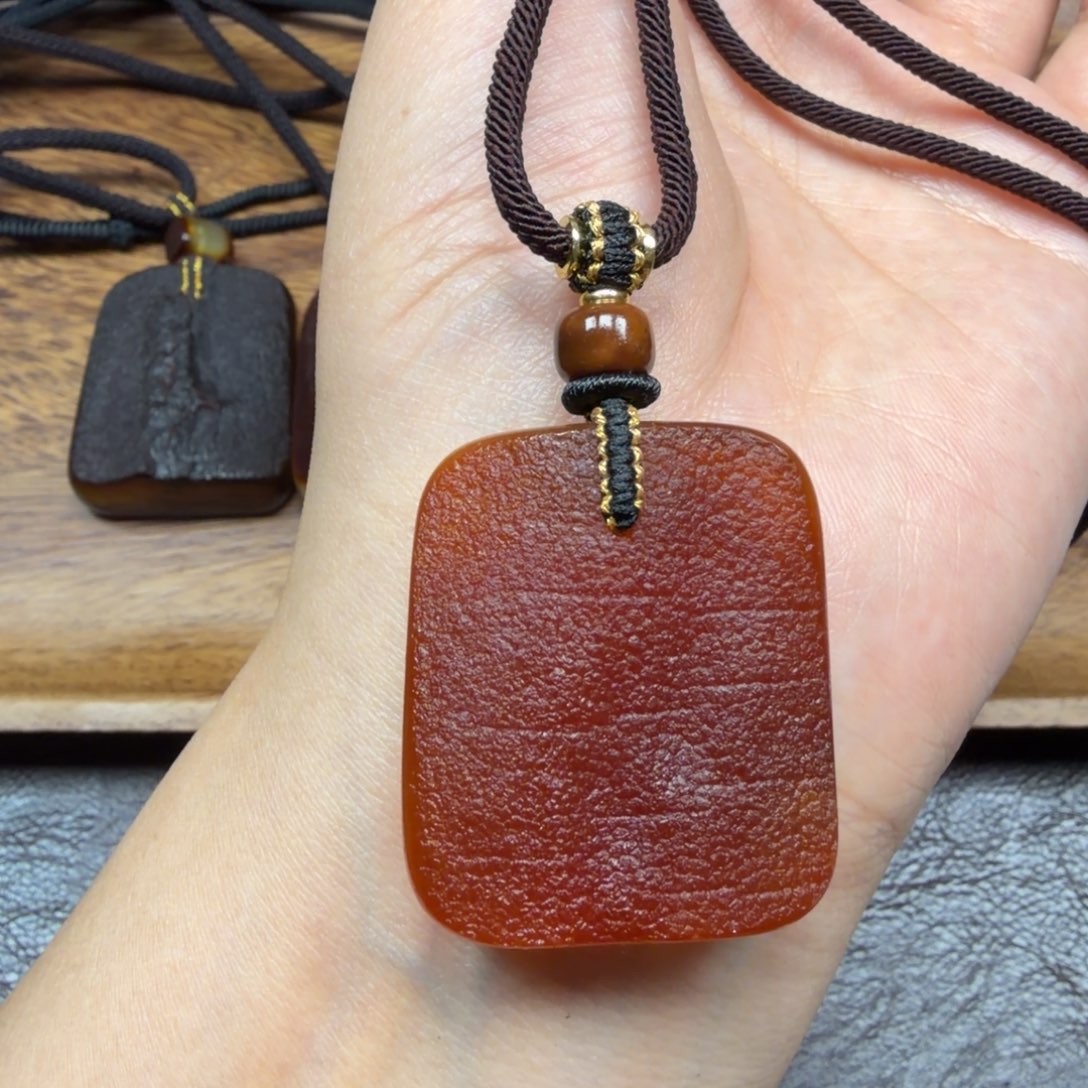 琥珀未镶嵌吊坠(赠链)