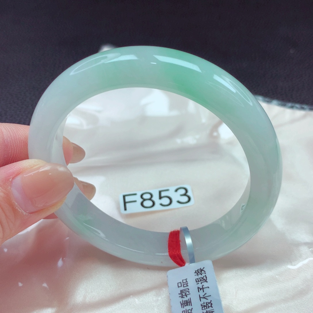 翡翠手镯未镶嵌手镯88