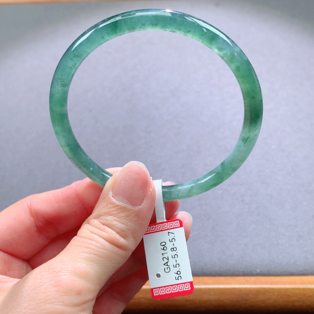 翡翠手镯未镶嵌天然翡翠手镯