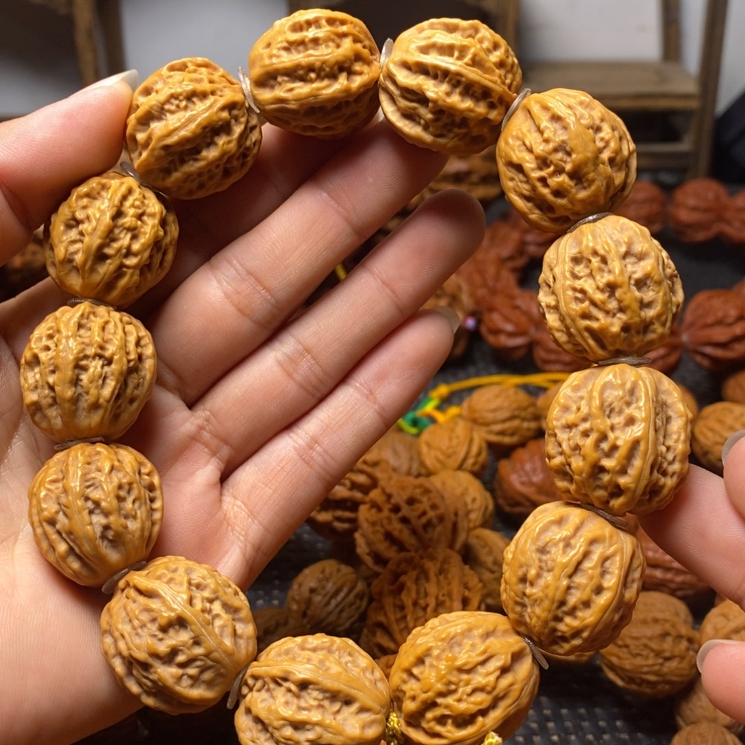 洋***灬手串文玩核桃麻花八棱手串