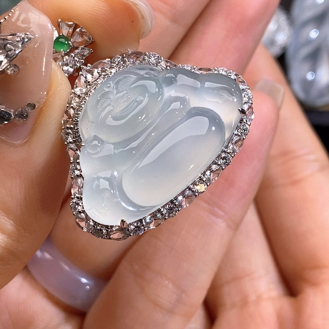 翡翠颈饰未镶嵌m**g佛