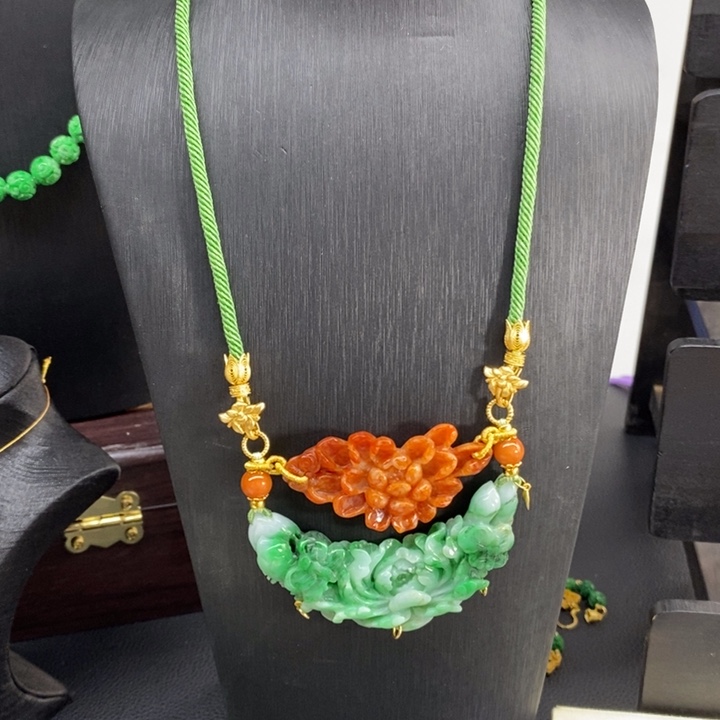 翡翠颈饰未镶嵌吊坠