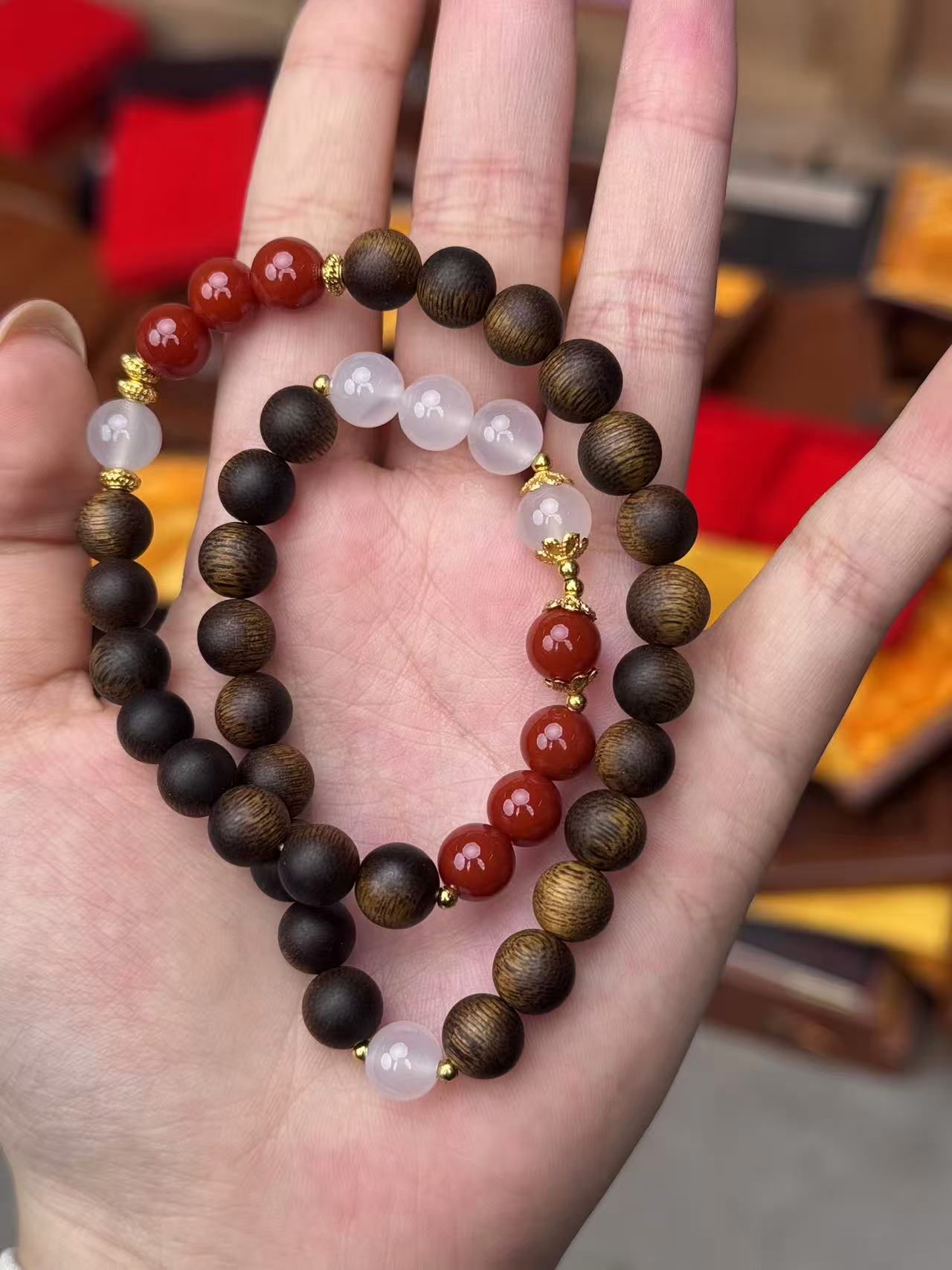 SZH0860 玛瑙＋ 沉香双圈手串无礼盒