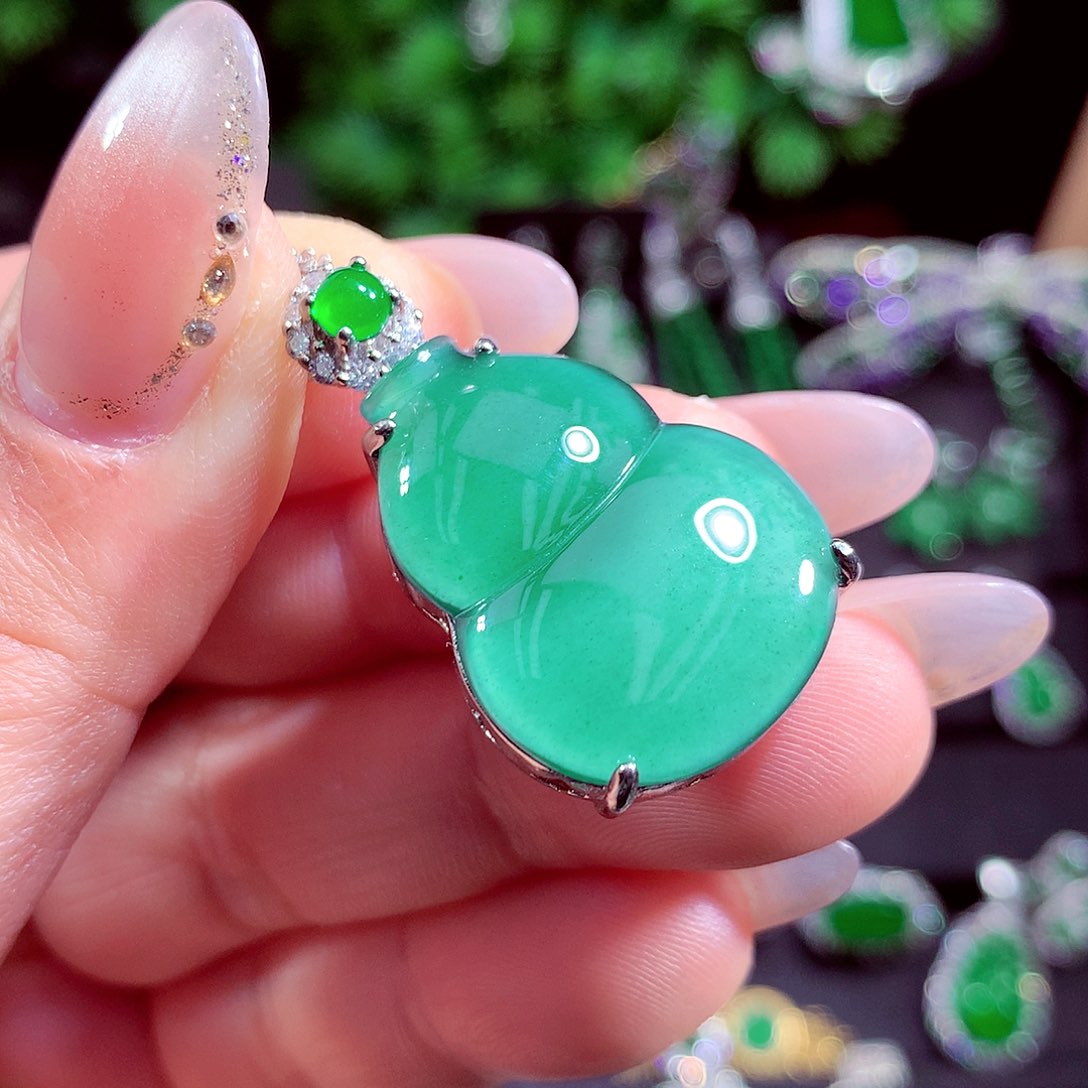 颈饰未镶嵌翡翠天然