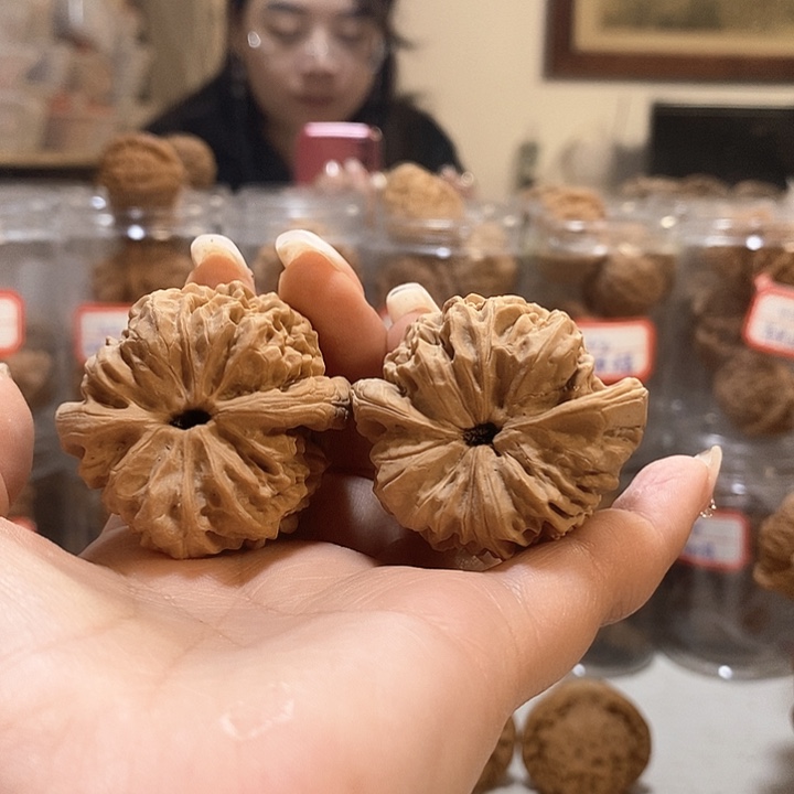 文玩核桃吊坠42达摩有水尖