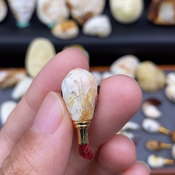 琥珀裸石未镶嵌10三通a259