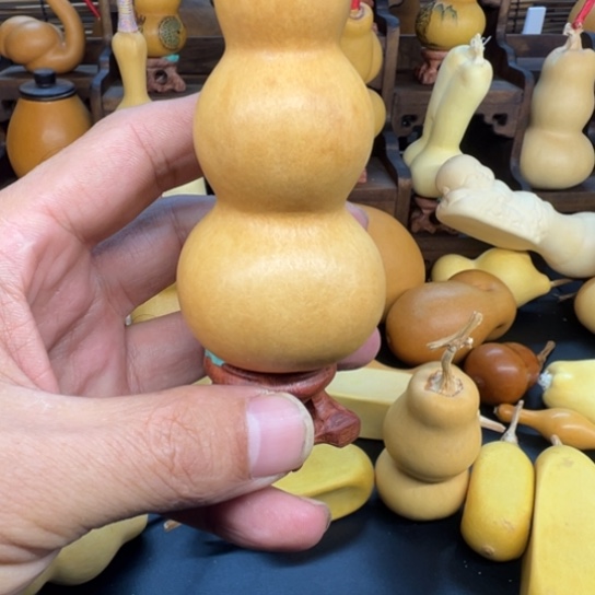 哈***杨葫芦葫萝卜切丝放在盘内用清水