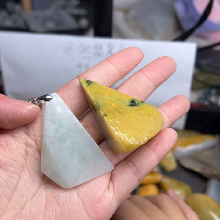 翡翠颈饰未镶嵌毛料