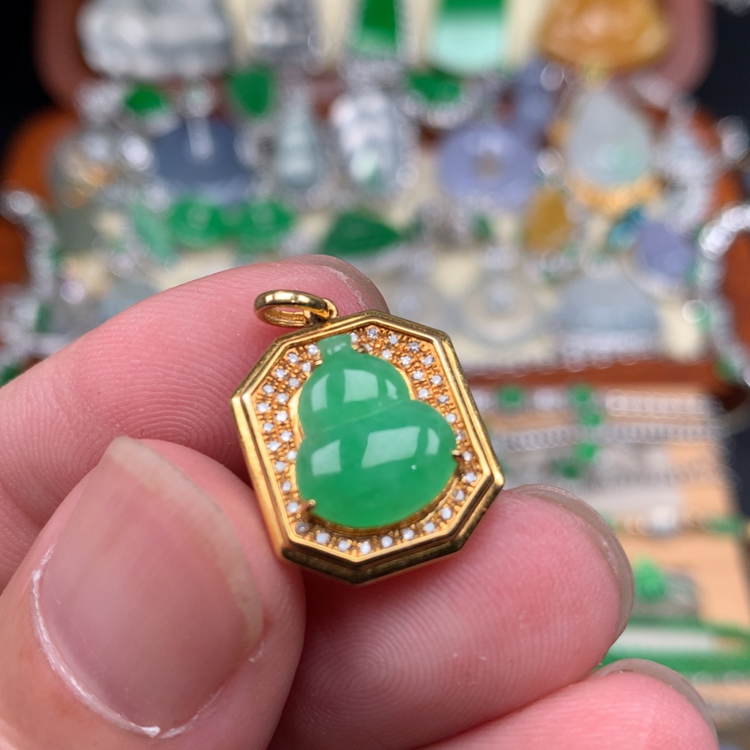 翡翠颈饰18K金镶嵌葫芦