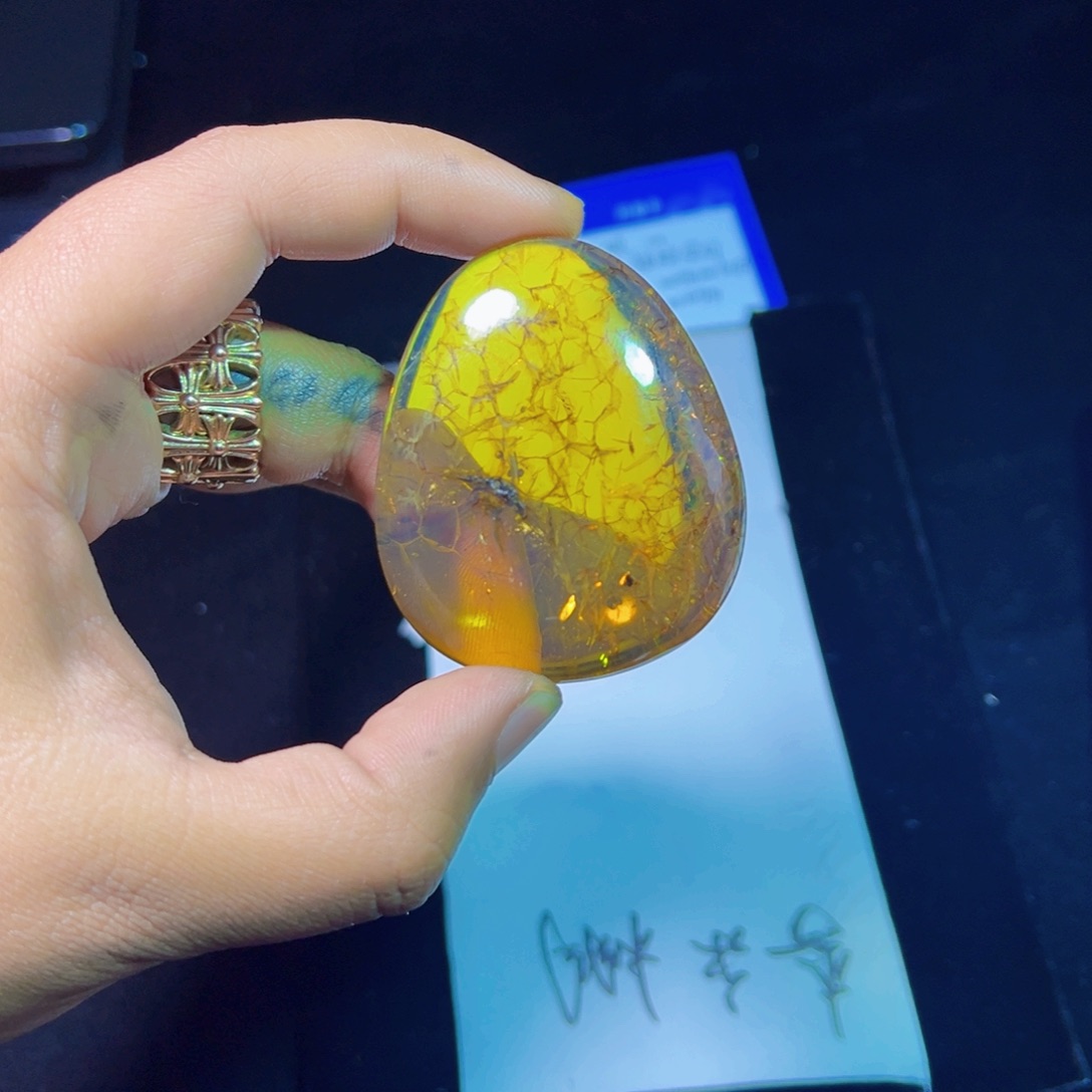 琥珀裸石未镶嵌琥珀