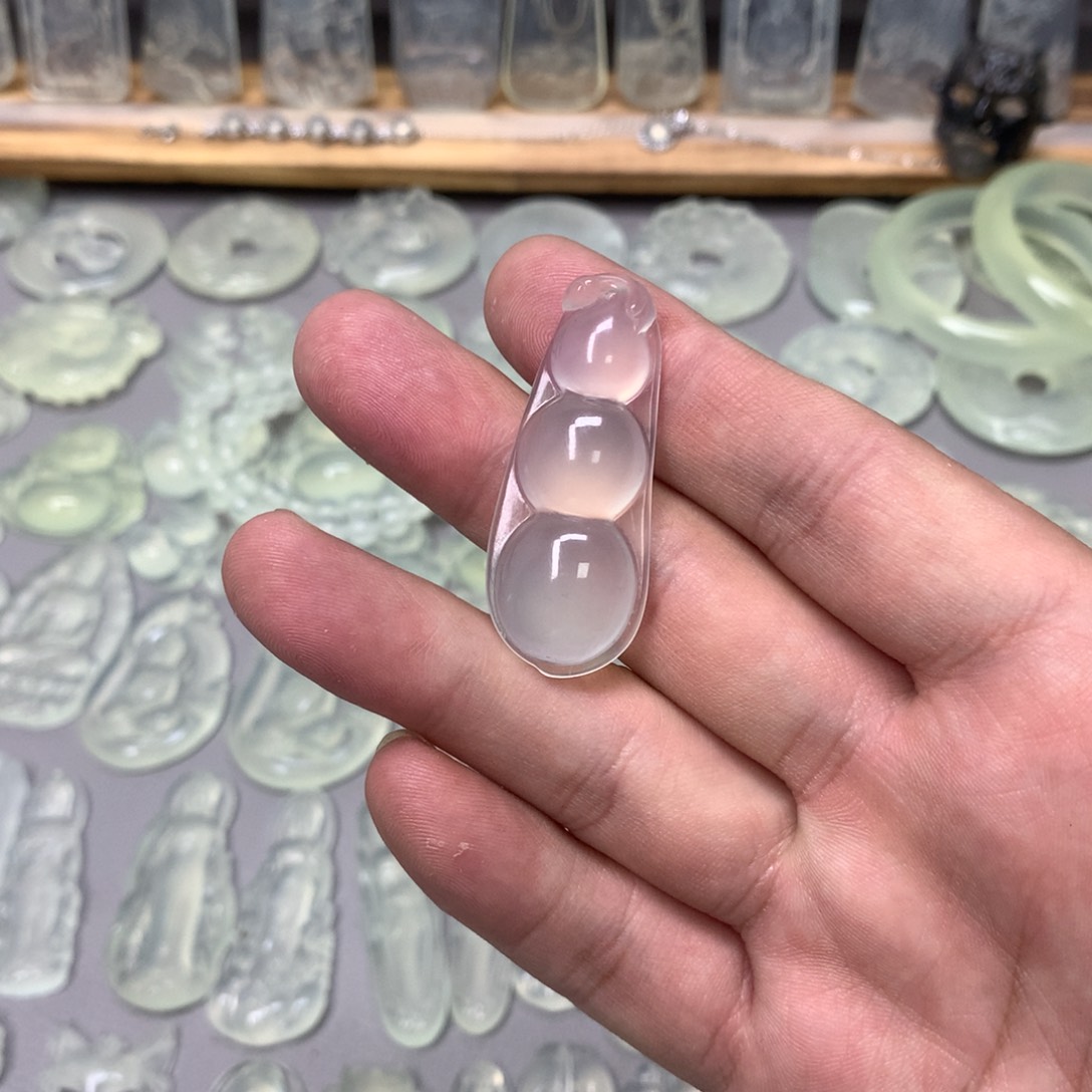 蛇纹石玉颈饰未镶嵌