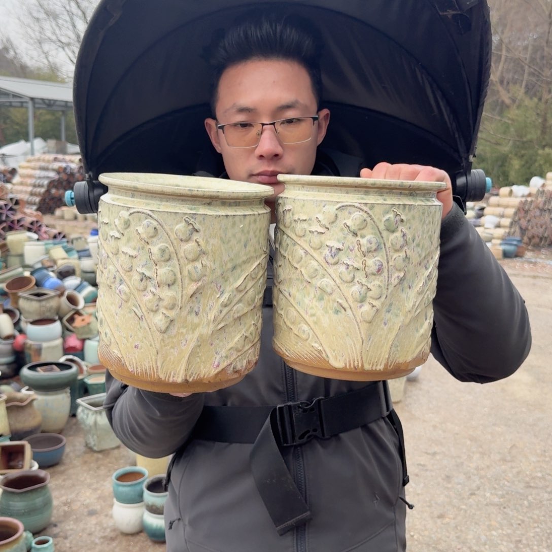 紫砂花盆口18高22（两个风铃花彩色文林