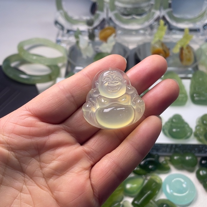 岫玉未镶嵌颈饰吊坠