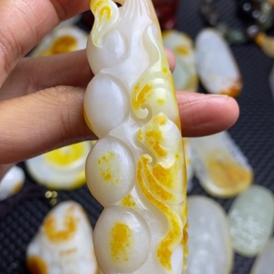 和田玉颈饰未镶嵌