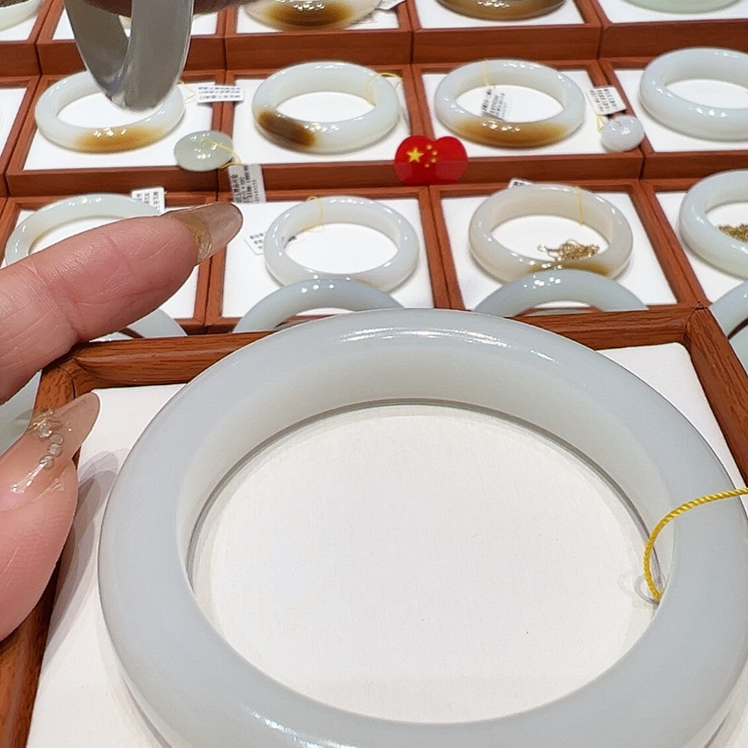 和田玉手镯未镶嵌l****a