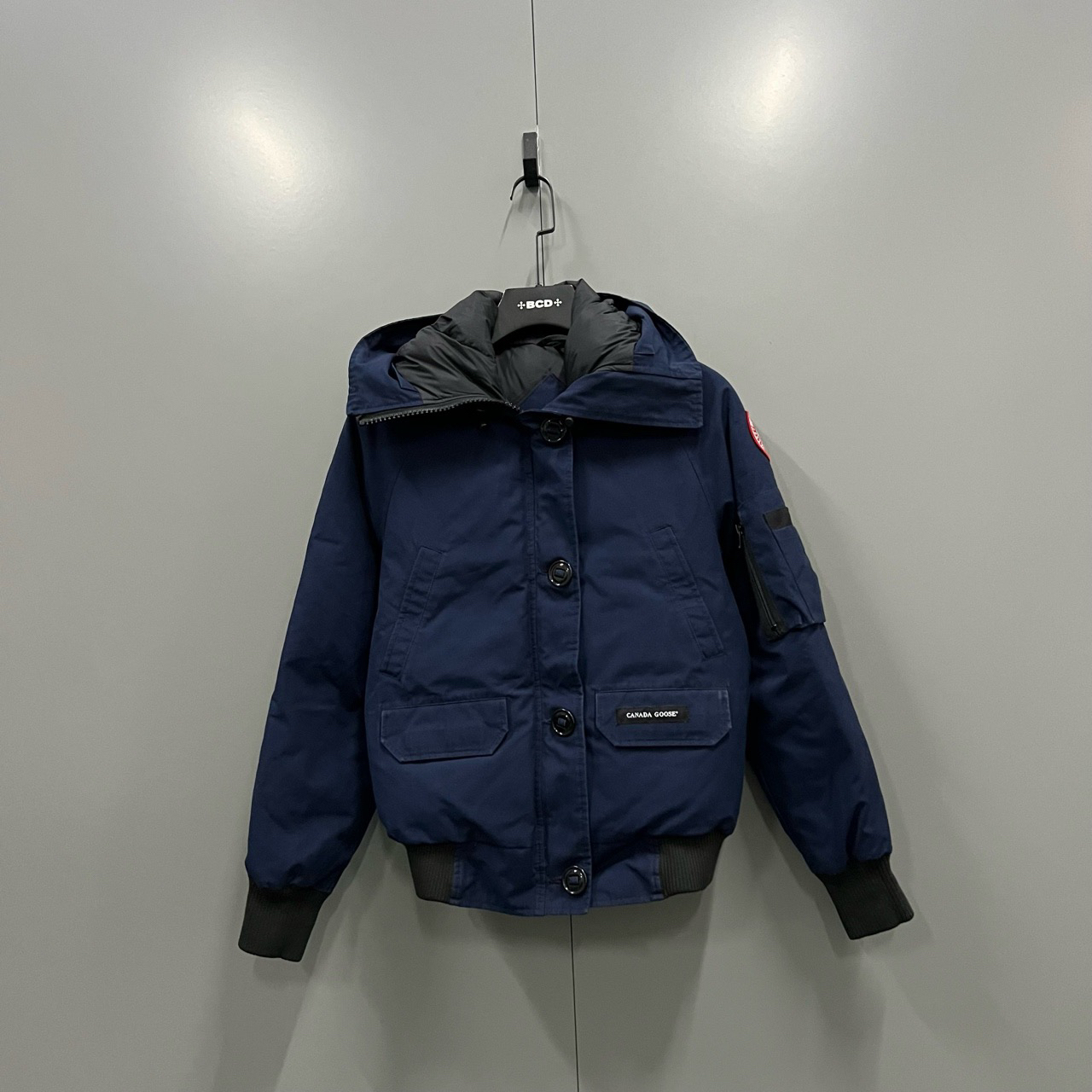 95新 加拿大鹅 （bb）121 深蓝色徽标logo羽绒服 XS码/10000