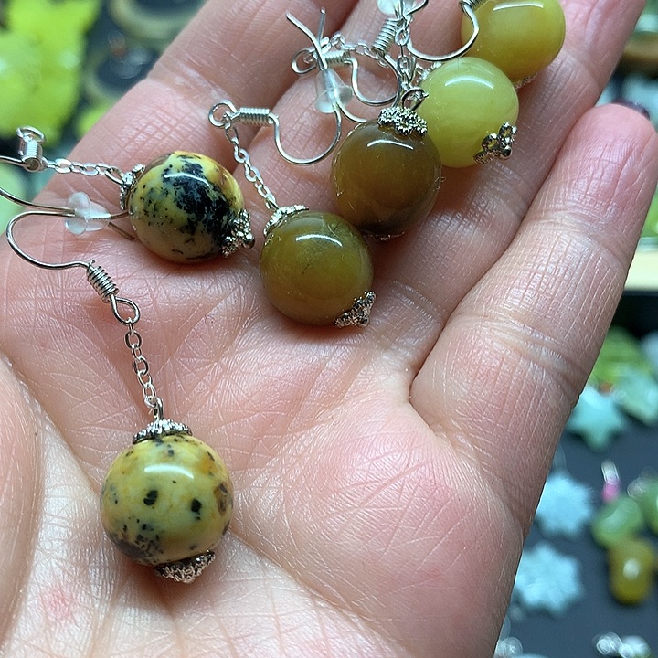 蛇纹石玉耳饰未镶嵌