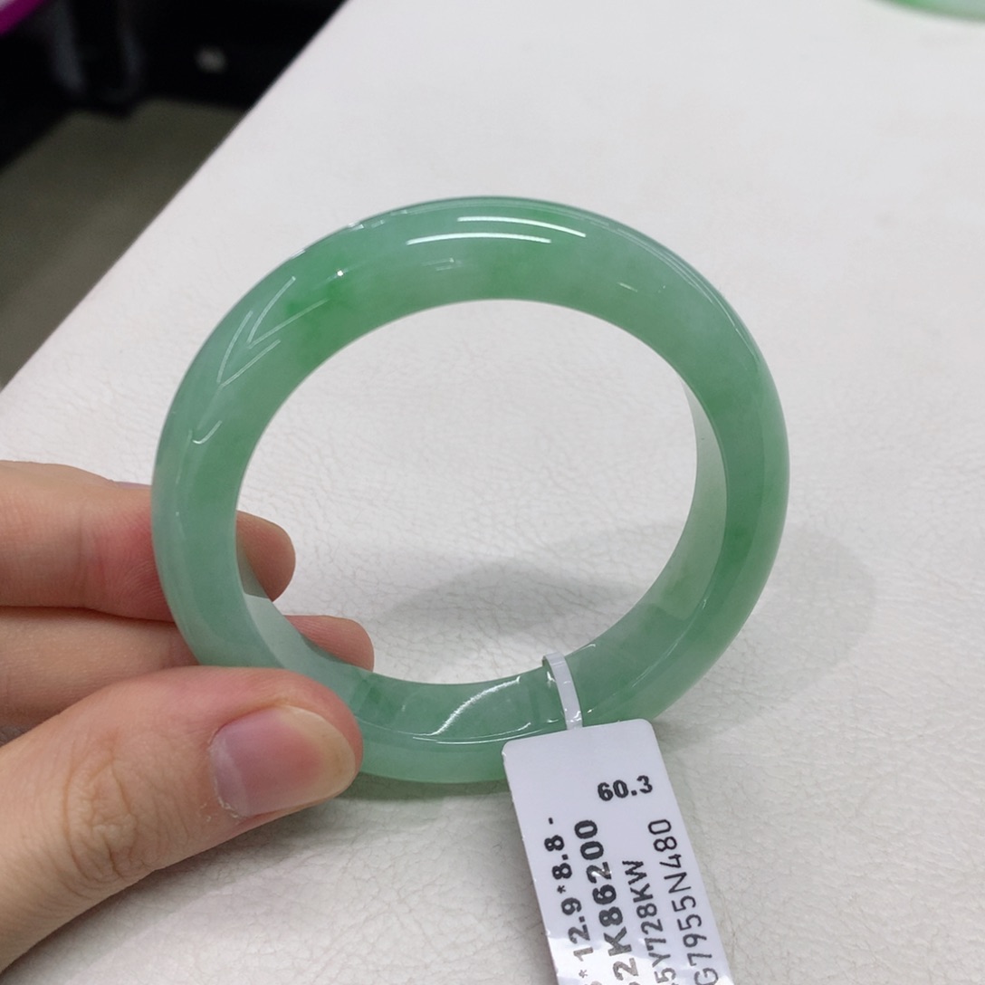未镶嵌手镯翡翠手镯
